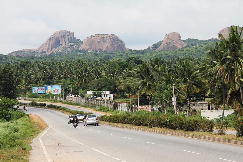 quiet bangalore road in the morning