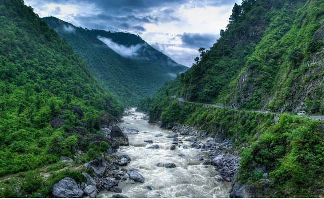 soothing greenery and ropeway at Solang Valley