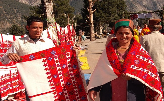 Manali Market bathing in  rainbow of colors